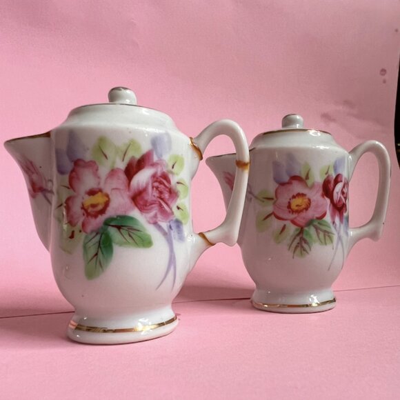 Vintage Mini Teapot Shaped Salt & Pepper Shakers - Picture 7 of 12
